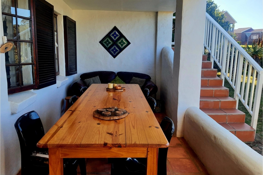 4 Bedroom Property for Sale in Boggomsbaai Western Cape